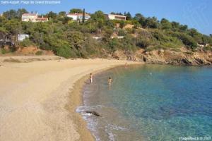 La plage à 200m de la villa